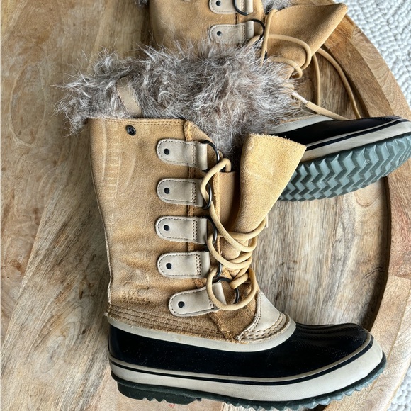 Women’s Tall Sorel Winter Boots - Picture 2 of 6